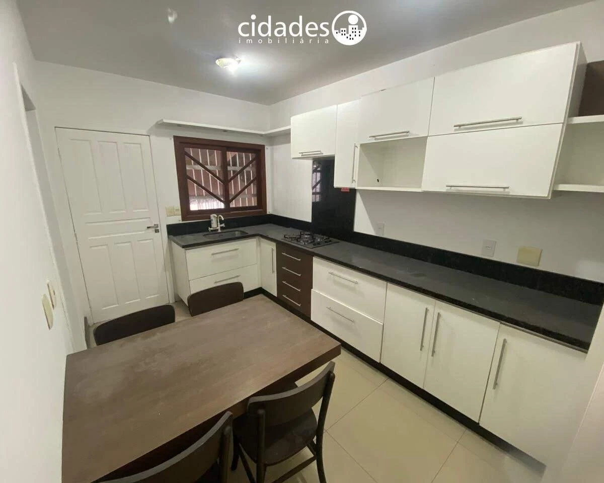 Casa com 4 quartos, escritório e 363 m²