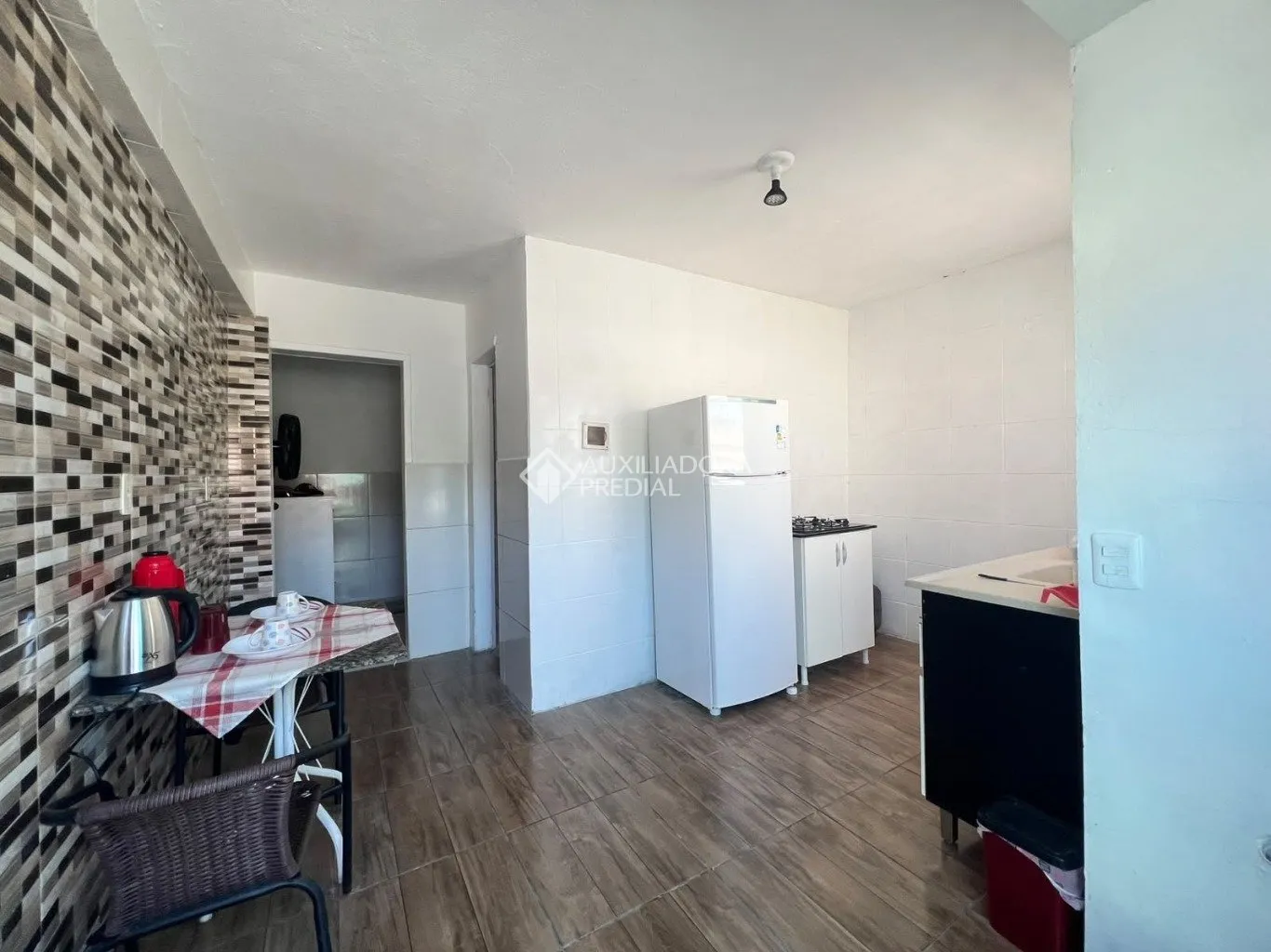 24 m² furnished studio with a compact gas kitchen — photo 9