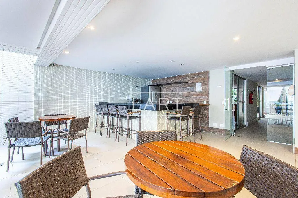 Apartamento com 2 dormitórios e varanda de vidro — photo 42