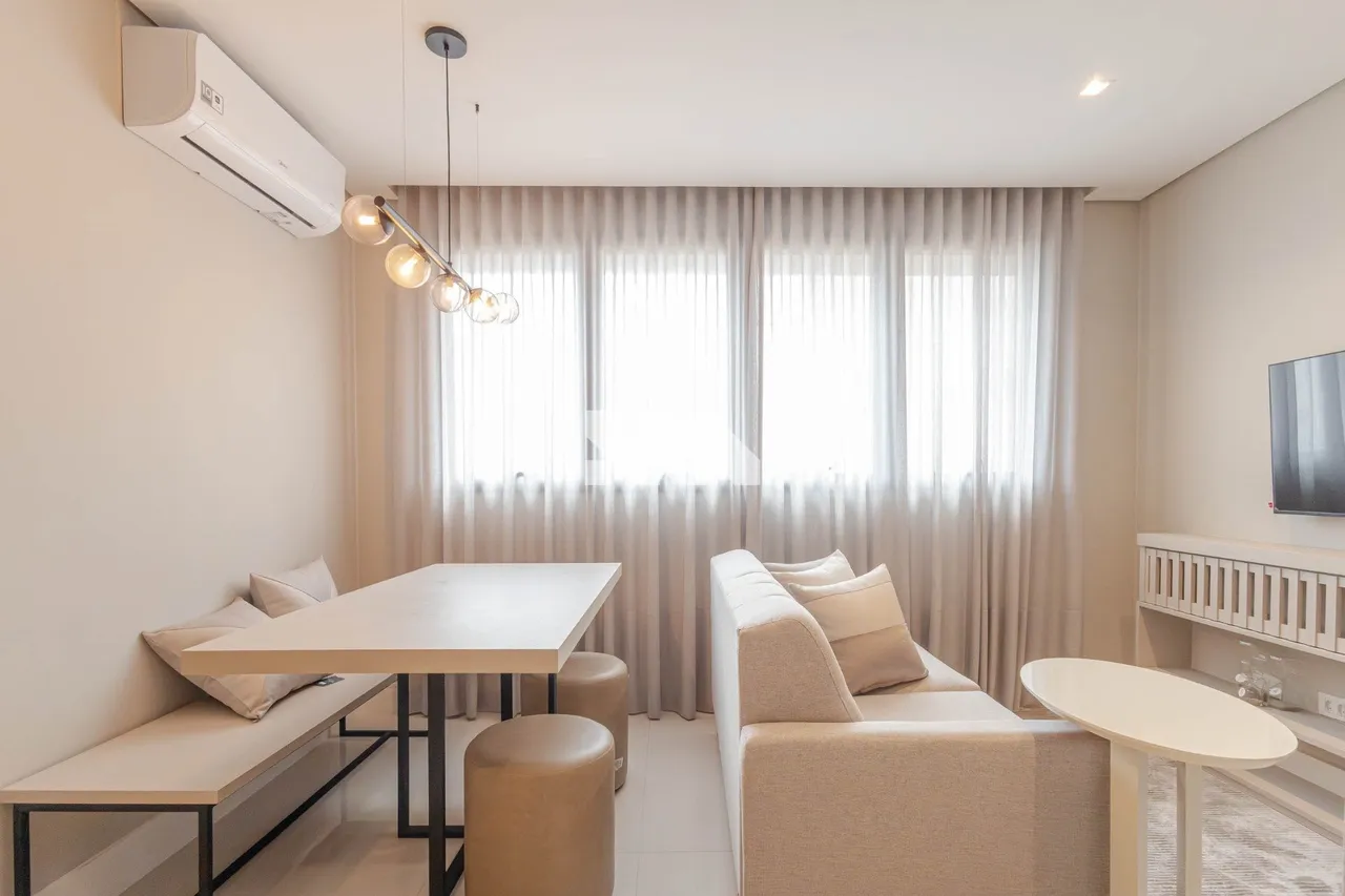 Furnished 1-bedroom apartment with open-plan kitchen — photo 3