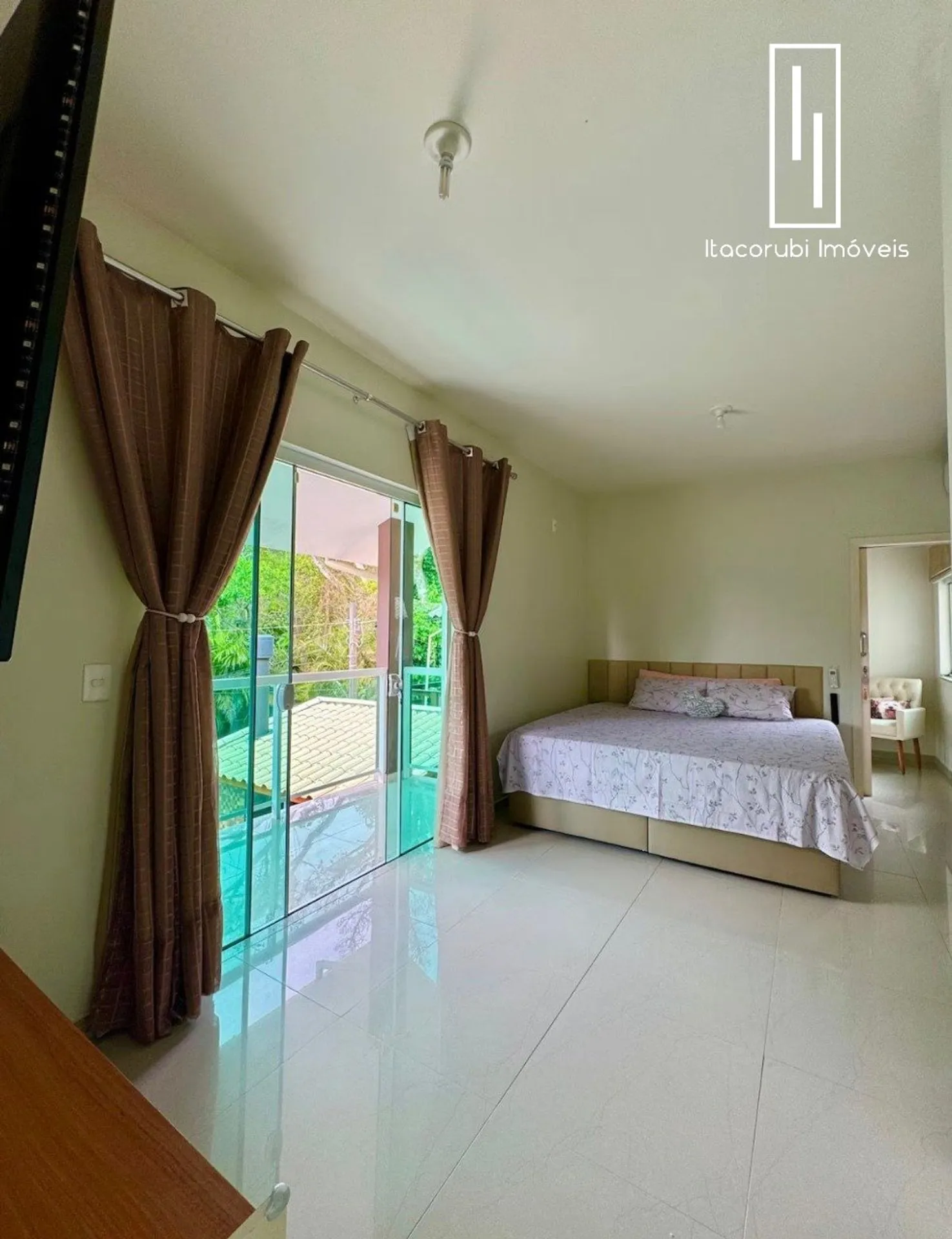 Furnished 2-bedroom house with an en-suite and pool — photo 13
