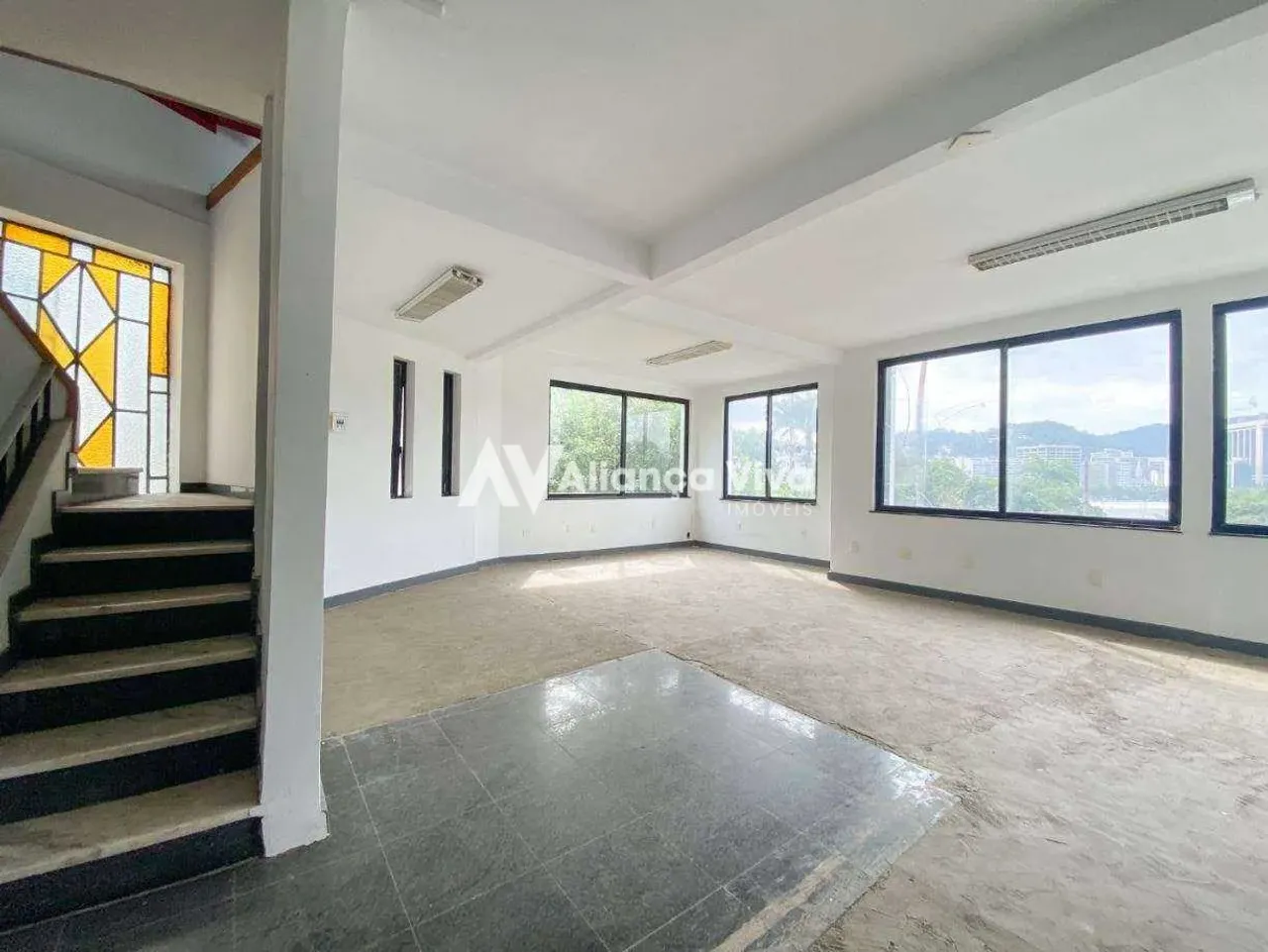 House, 824 m², with floor-to-ceiling windows — photo 9