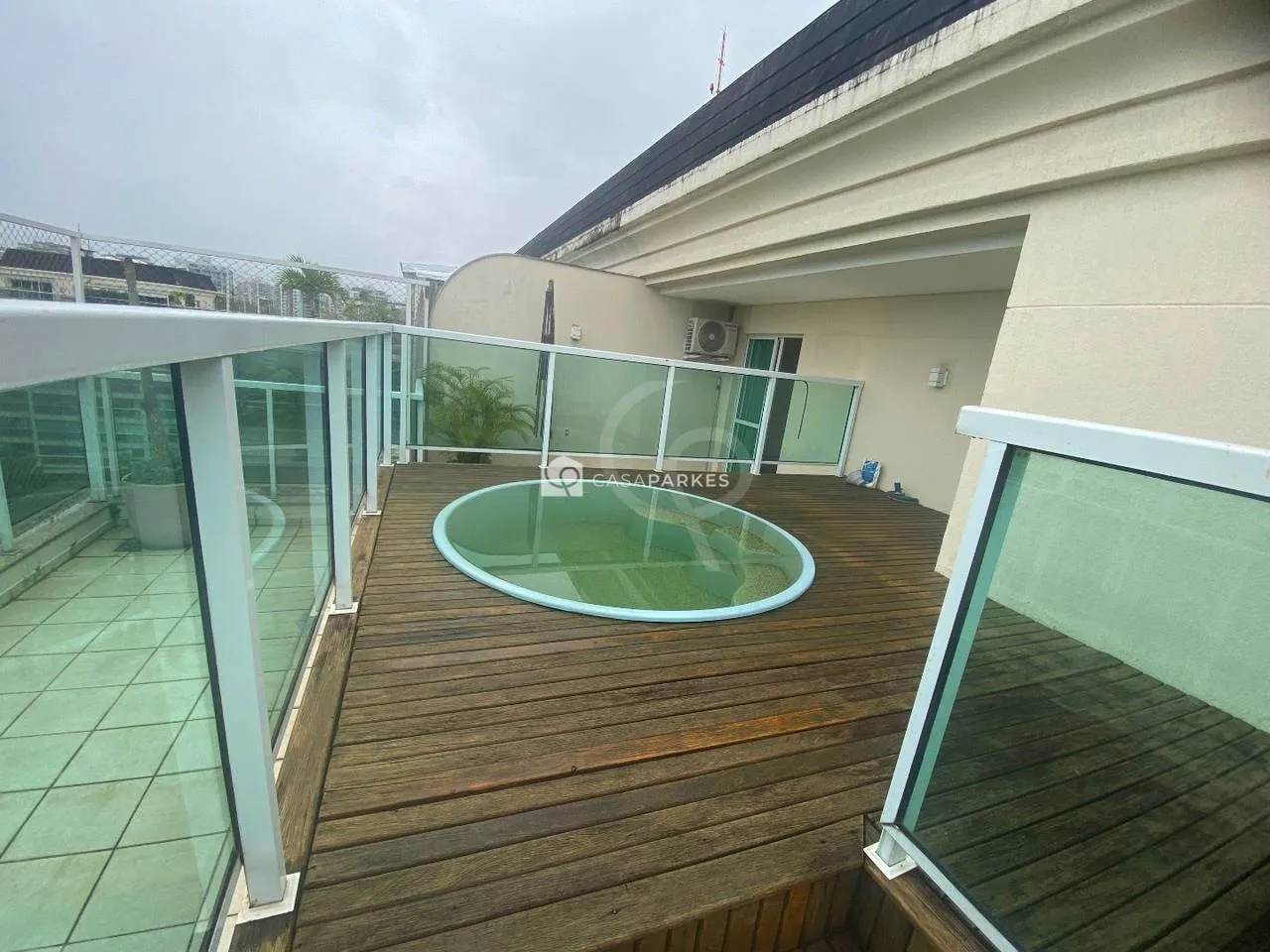 Apartment on the 9th floor with a glass-enclosed balcony — photo 11