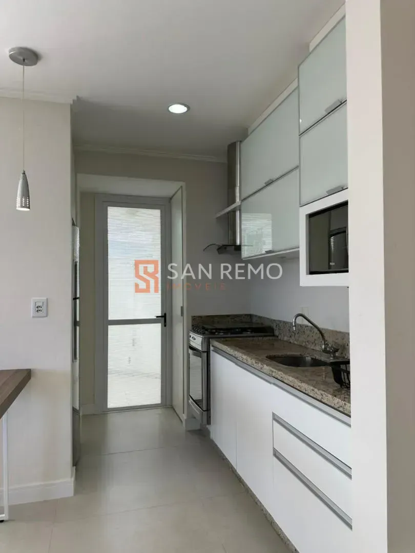 Furnished top-floor unit with 2 bedrooms and glass balcony — photo 21