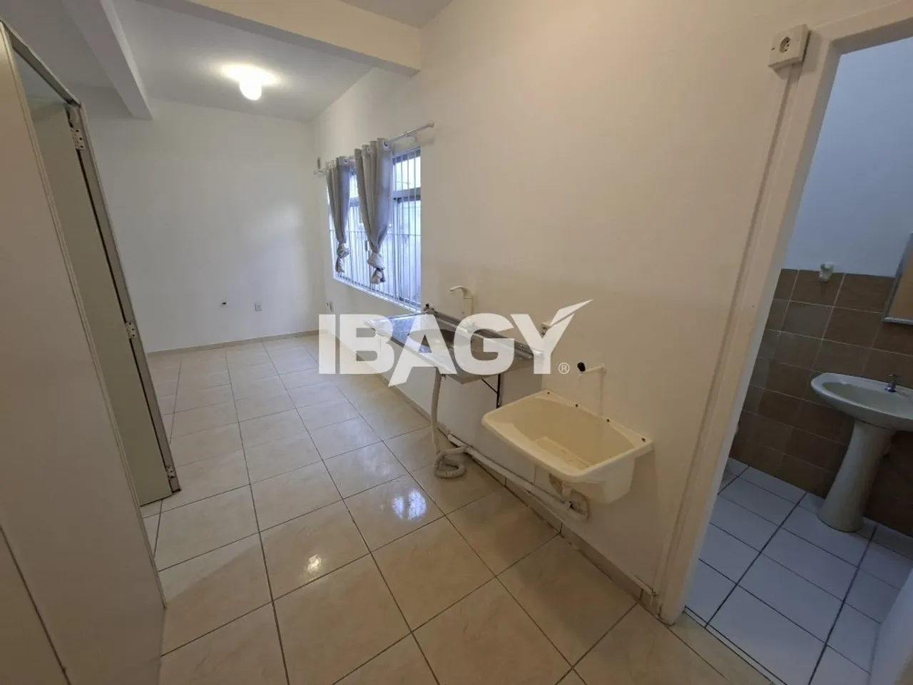Unfurnished studio with 1 bedroom and 32 m² — photo 7