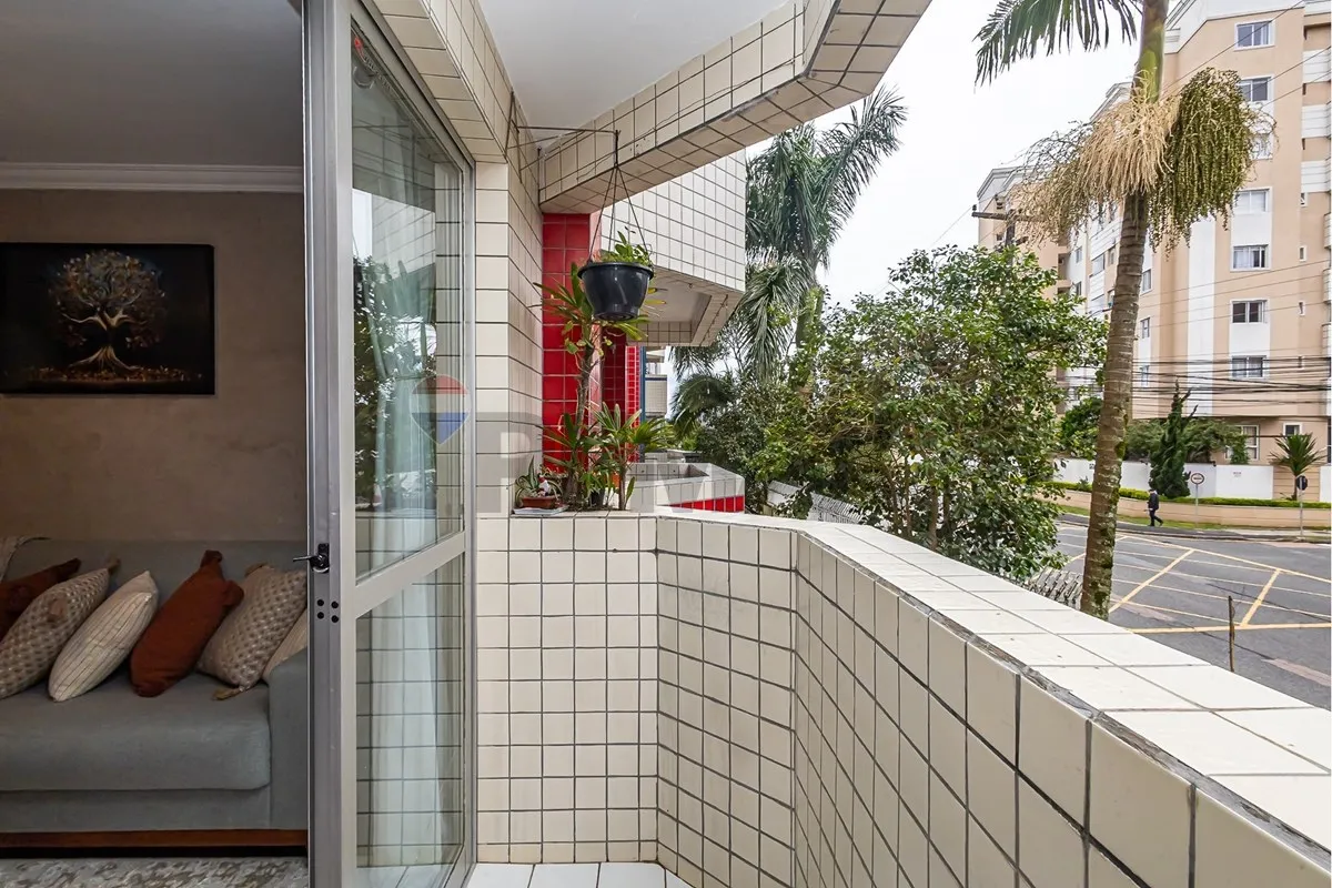 67 m² apartment with a washing machine and a bathtub — photo 39