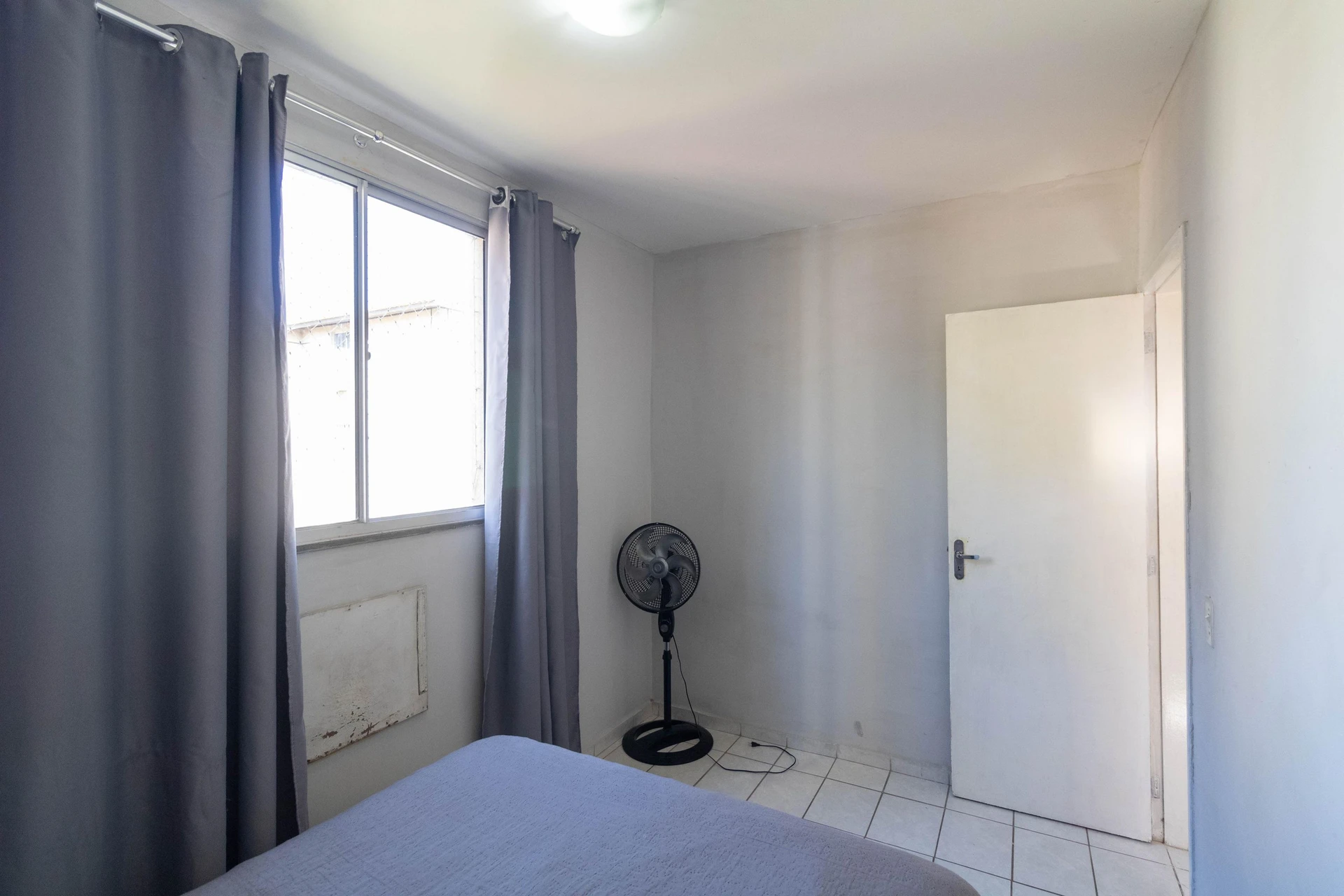 Furnished 2-bedroom apartment with condo pool — photo 29