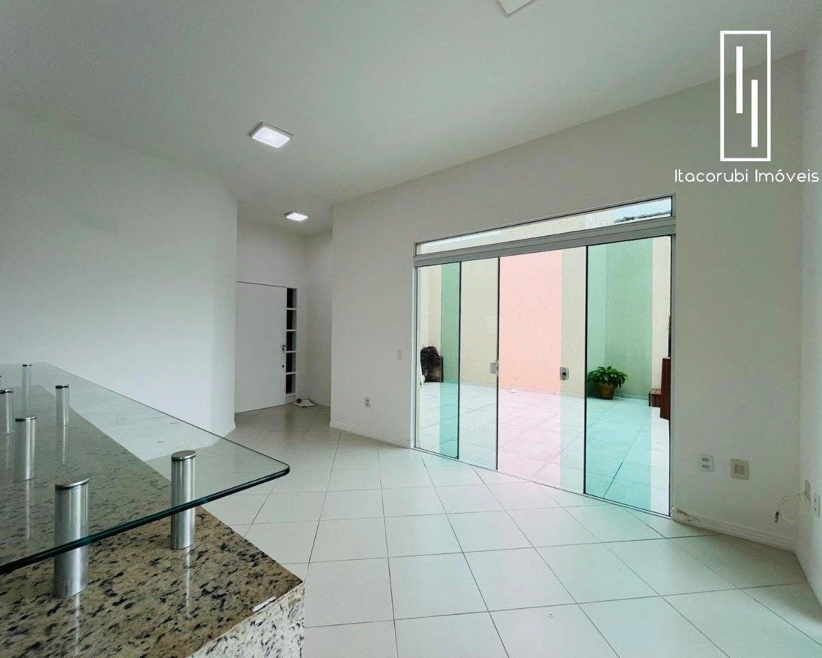 Balcony with a grill in a 2-bedroom apartment, 128 m² — photo 19