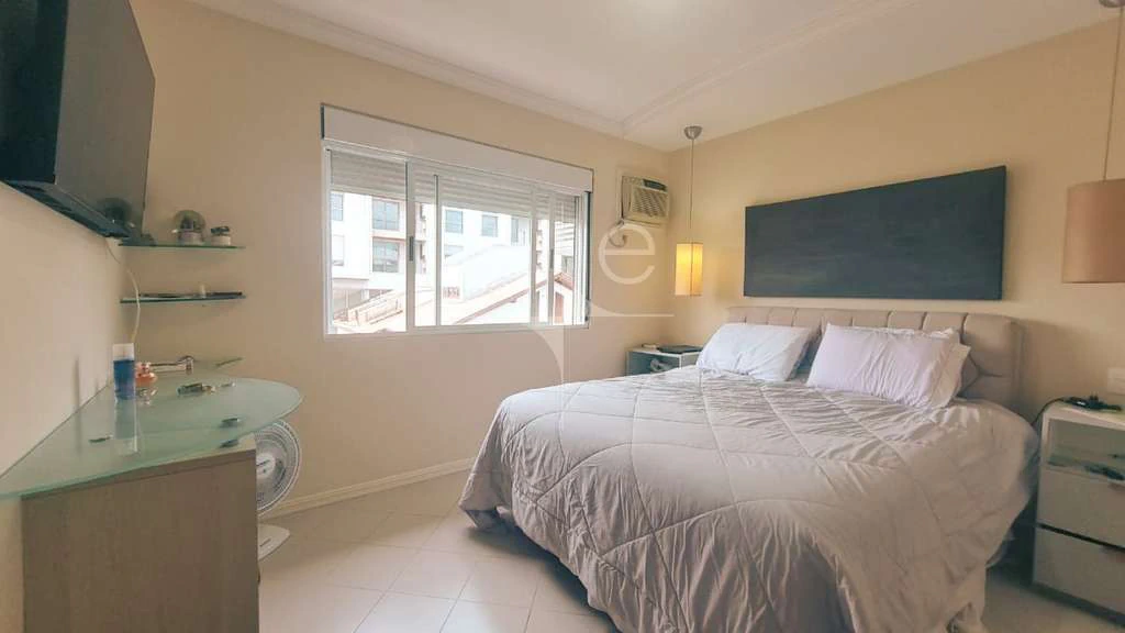Duplex penthouse 307 m² with 2 en-suite suites and 4 baths
