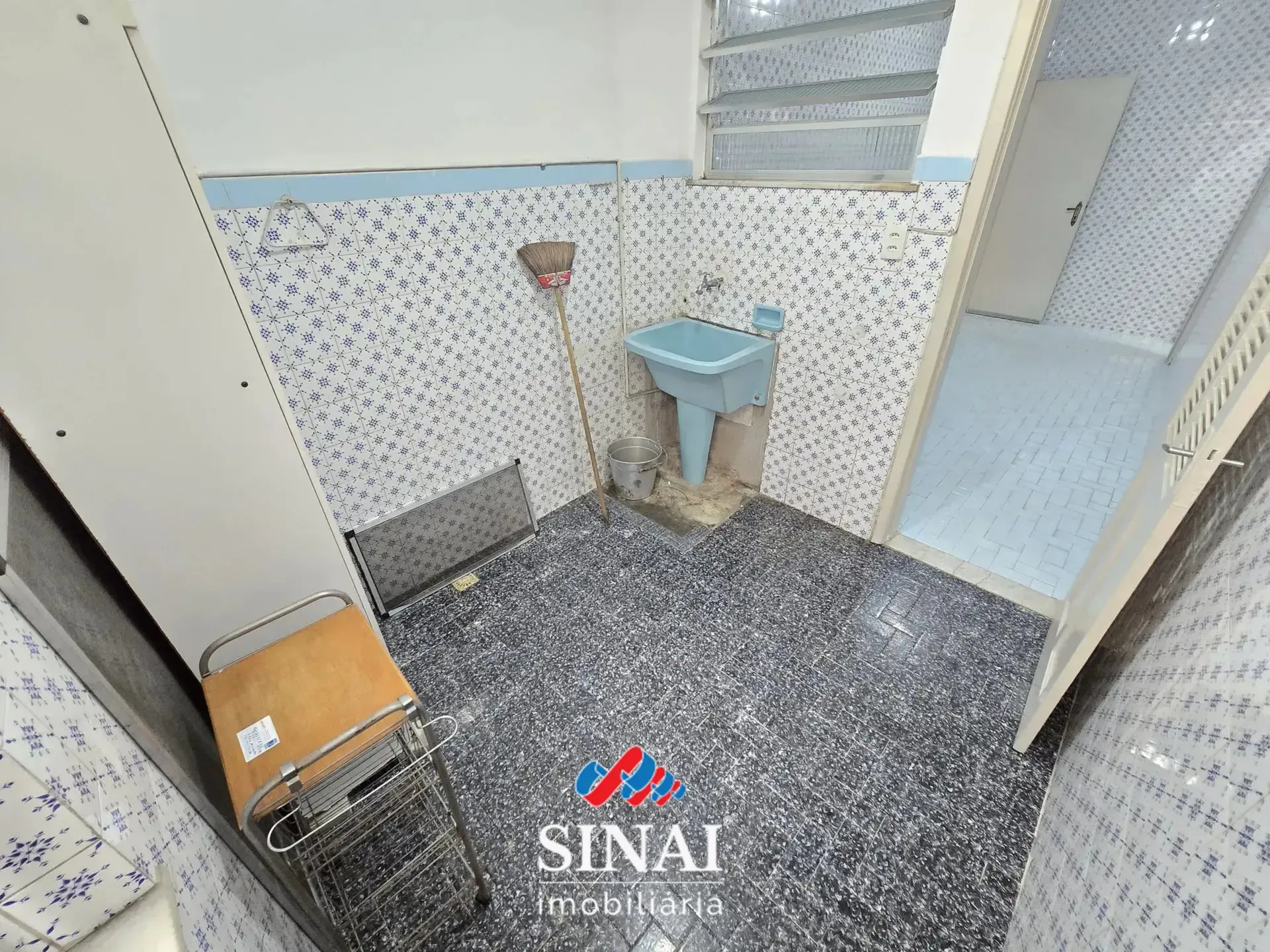 Квартира з 2 спальнями та дерев'яною підлогою або ламінатом — photo 12