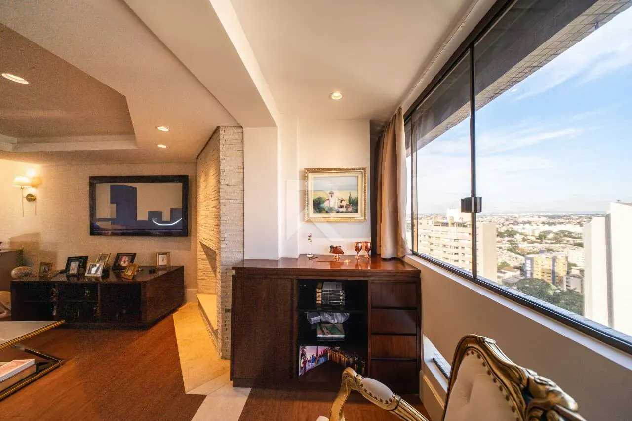 Furnished apartment with 3 bedrooms and 221 m² — photo 18
