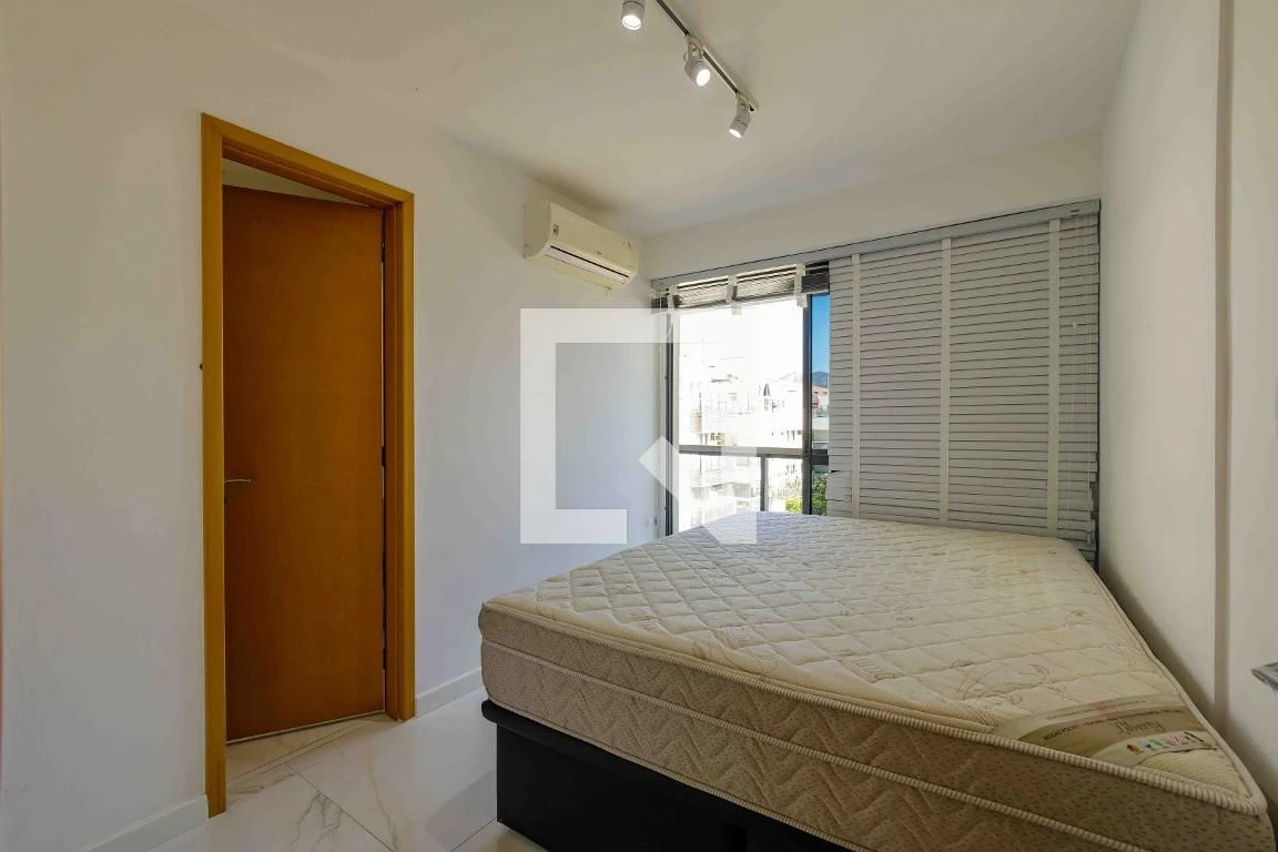 Apartamento mobiliado com 4 quartos e 4 banheiros — photo 24