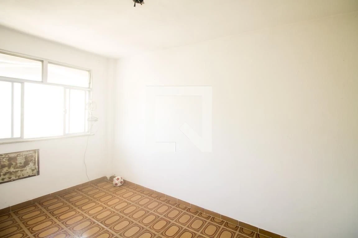 2-bedroom apartment in a building with a pool — photo 7