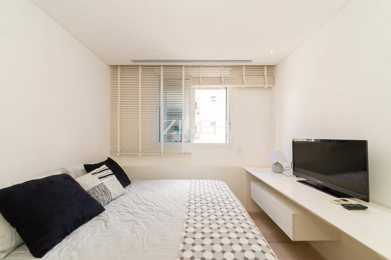 3-bedroom apartment with a home office — photo 25