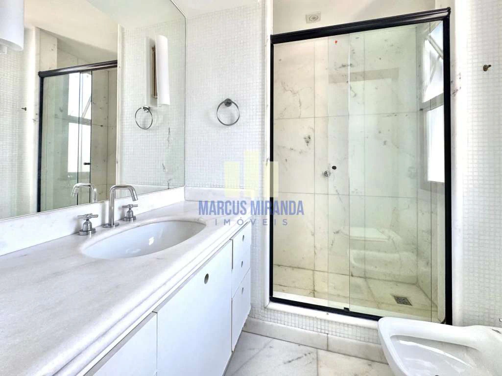 House with 5 bedrooms and 834 m², 6 parking and 9 baths — photo 15