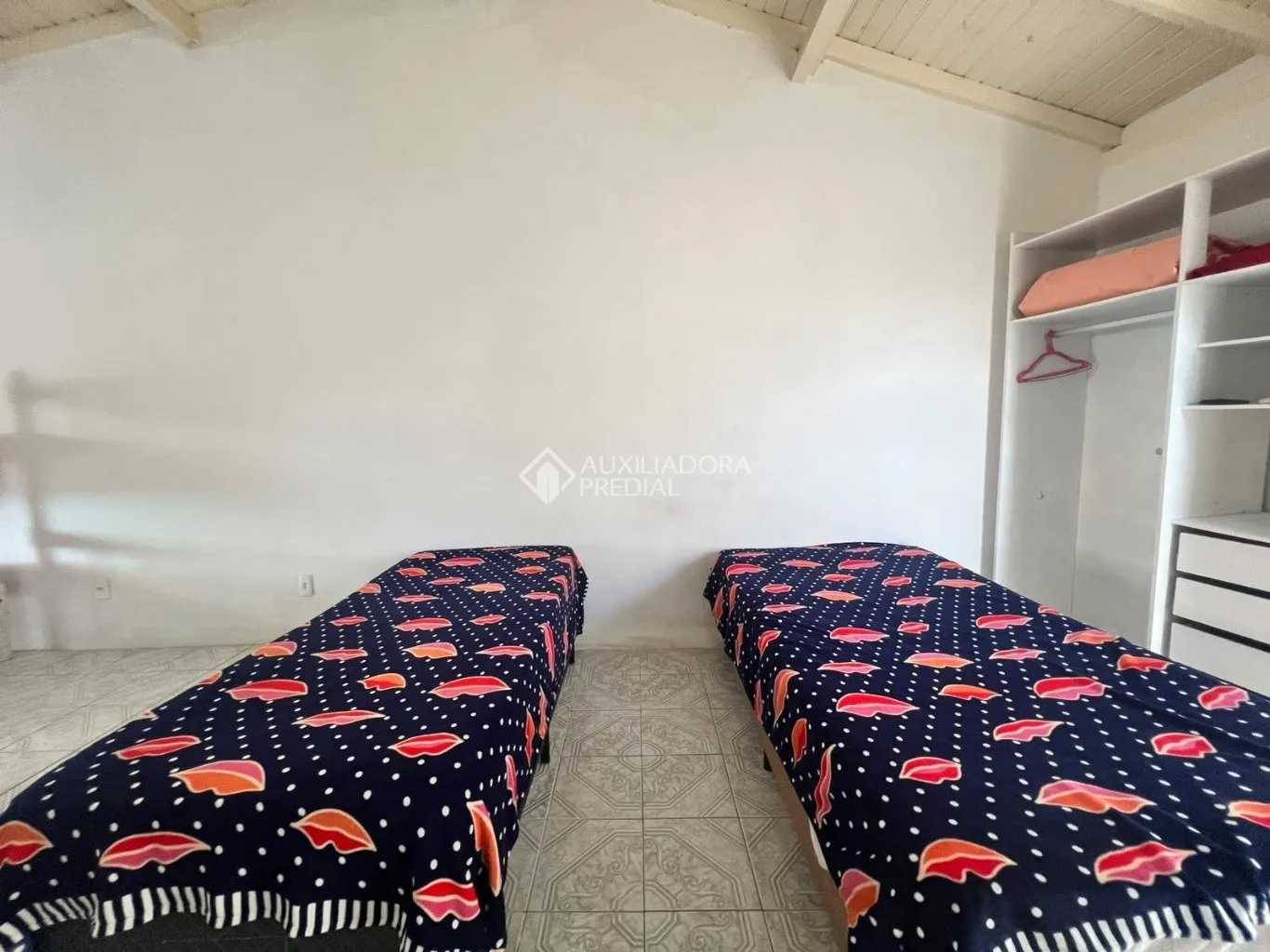 Furnished studio with 38 m², 1 bedroom and 1 bathroom — photo 10
