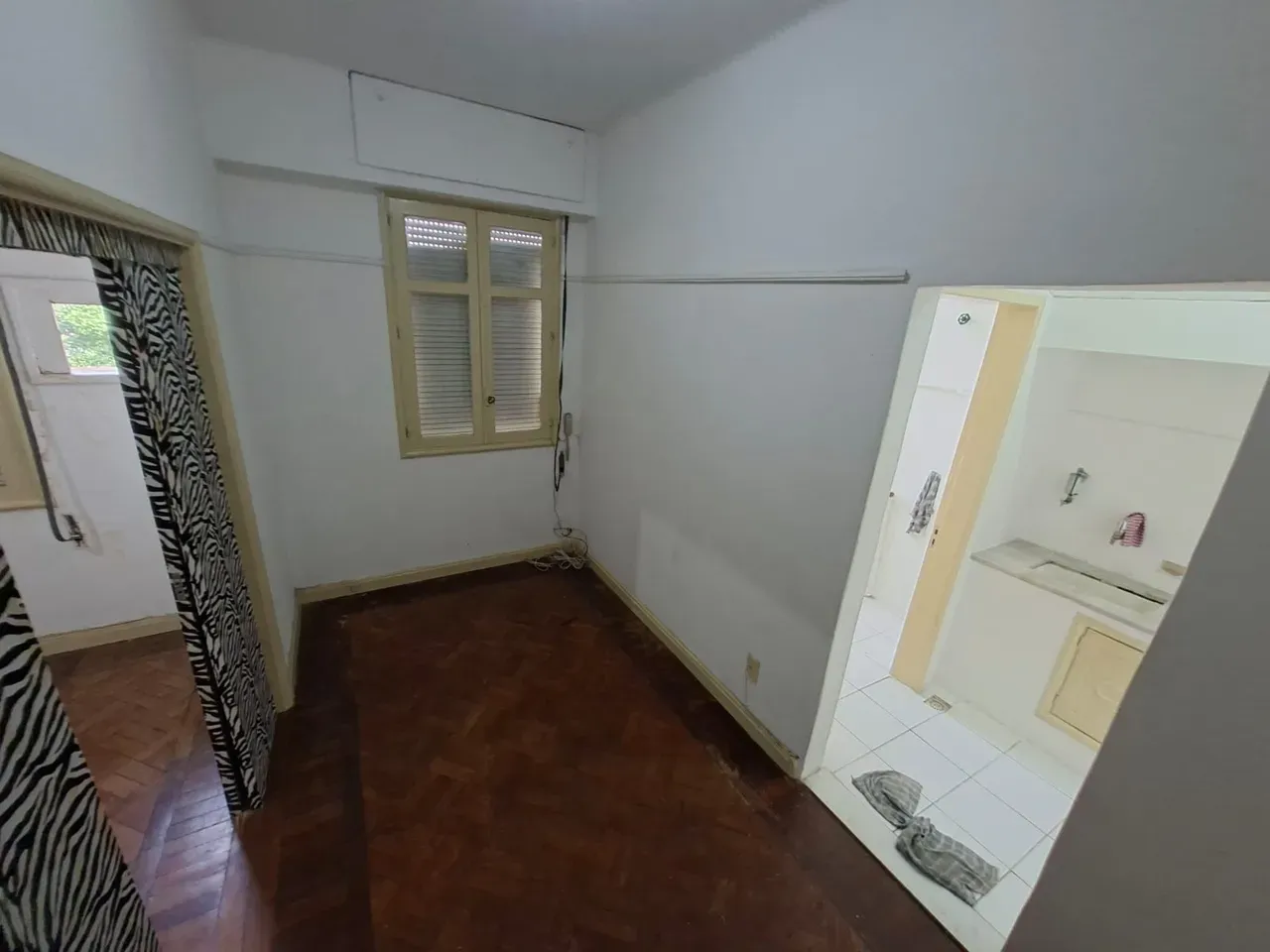 Apartamento com piso de madeira ou laminado, Centro — photo 7