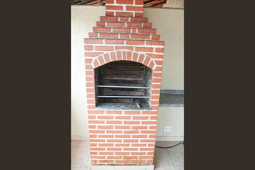 Balcony with a grill in a 2-bedroom house, 118 m² — photo 3