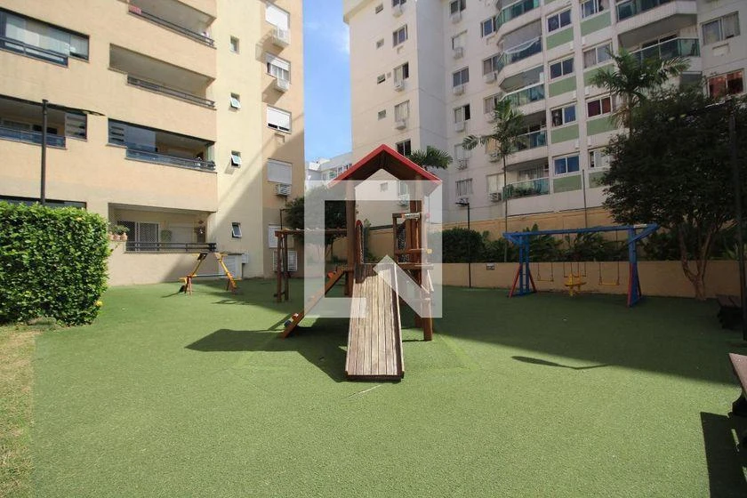 Balcony with a grill in a 3-bedroom apartment, 74 m² — photo 5