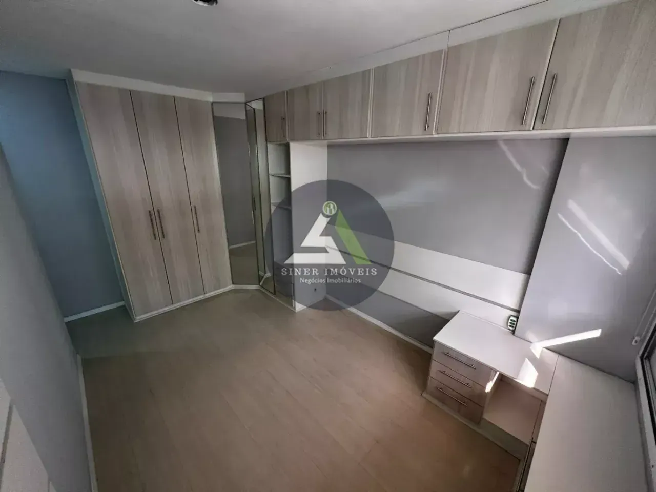 Furnished apartment with 2 bedrooms and a work desk — photo 24