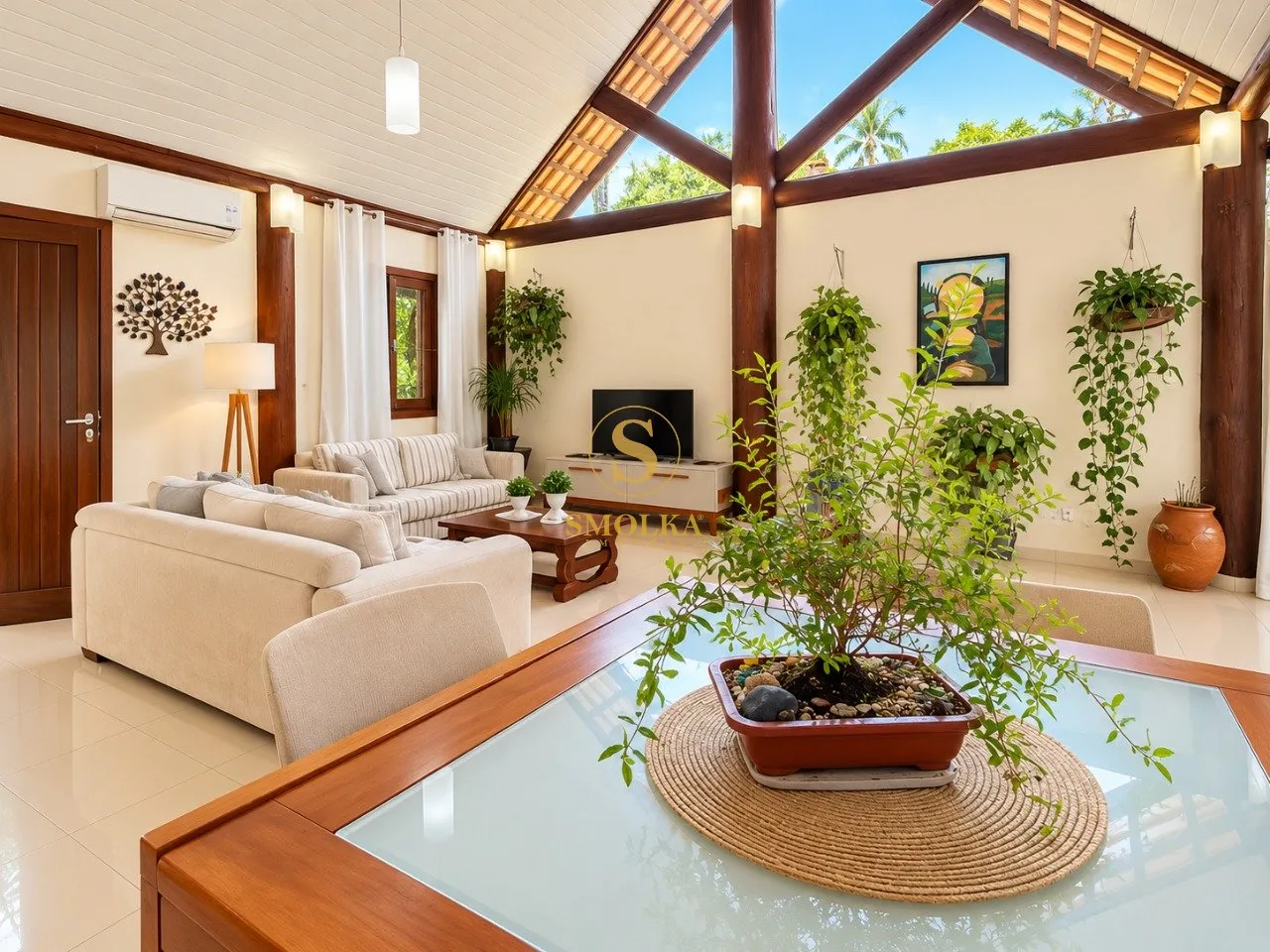 3-bedroom house with floor-to-ceiling windows — photo 2