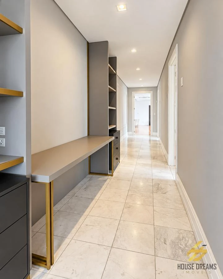 344 m² apartment with a walk-in closet and a bathtub — photo 20