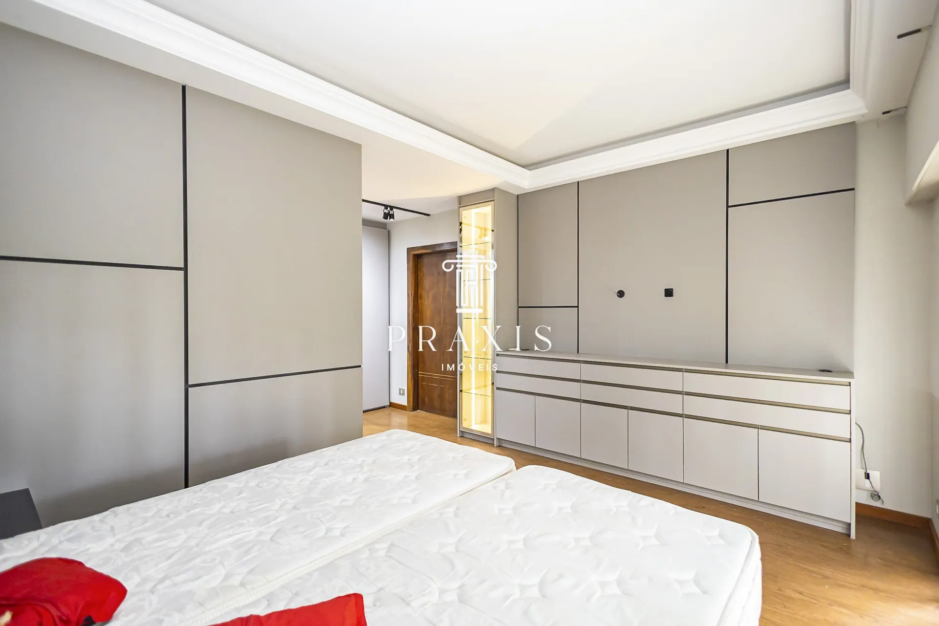 House with 4 bedrooms, 445 m² and fitted kitchen — photo 20