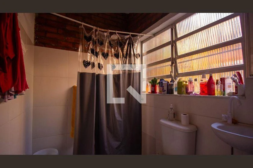 Furnished house with 5 bedrooms and 2100 m² — photo 40
