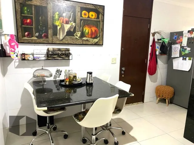 Apartment with a laundry area and 4 bedrooms — photo 31