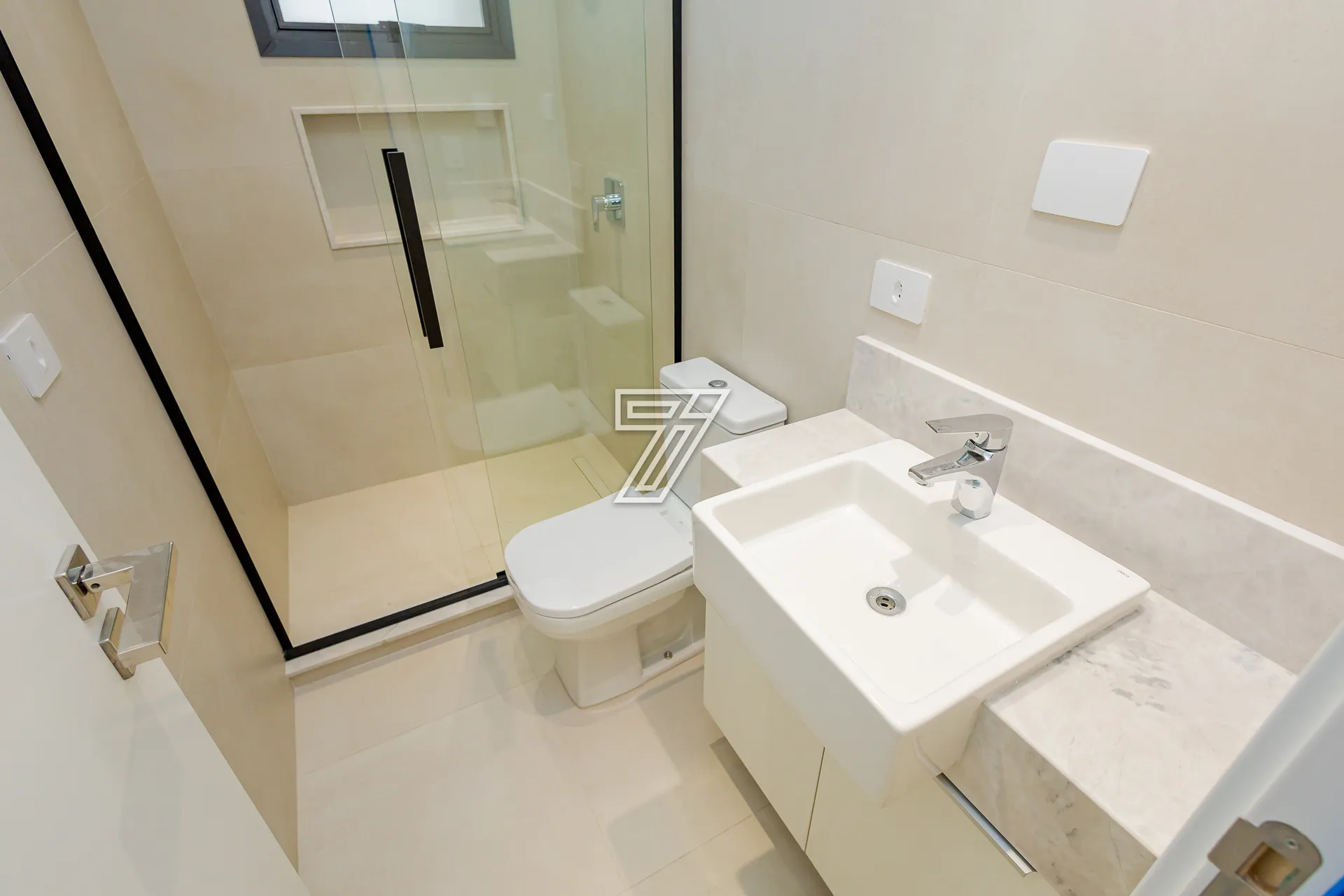 2-bedroom apartment with suite, open kitchen and 2 parking — photo 31