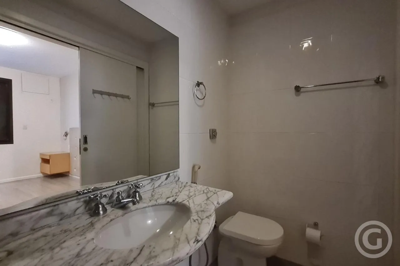 Piso amueblado de 147 m² con 3 dormitorios y cocina cerrada