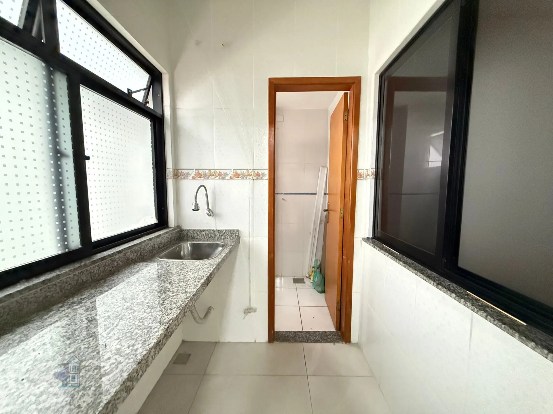3-bedroom apartment with 1 en-suite and balcony — photo 29