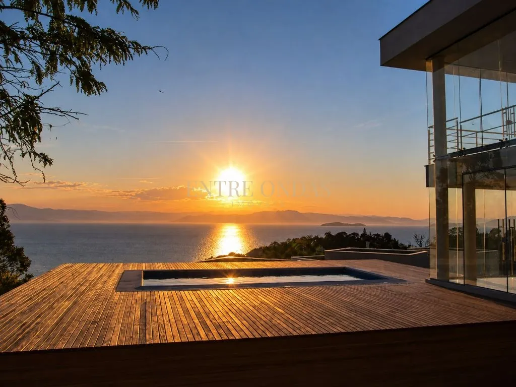718 m² house with a water view and floor-to-ceiling windows