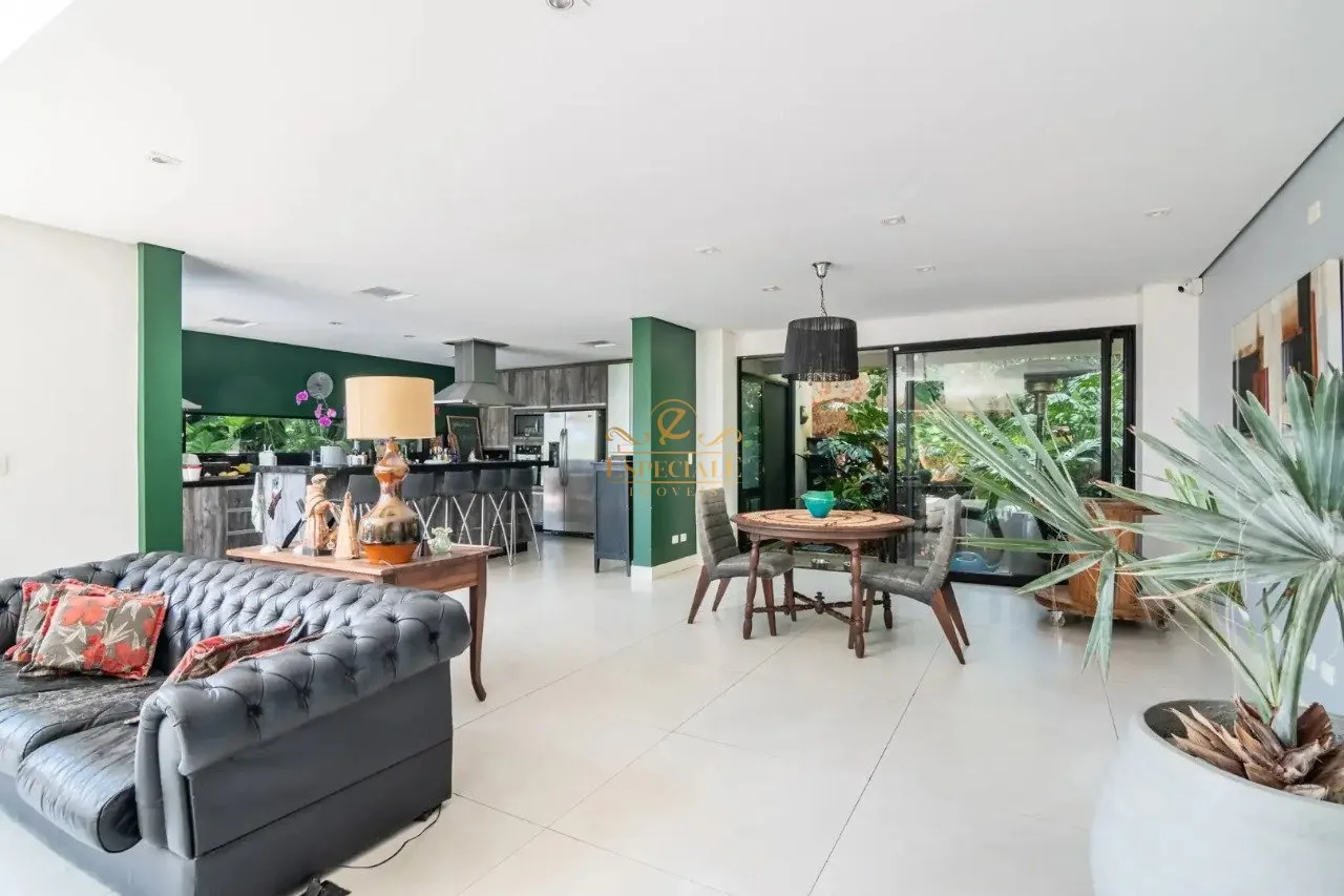 Furnished contemporary house with 3 bedrooms and 540 m² — photo 15