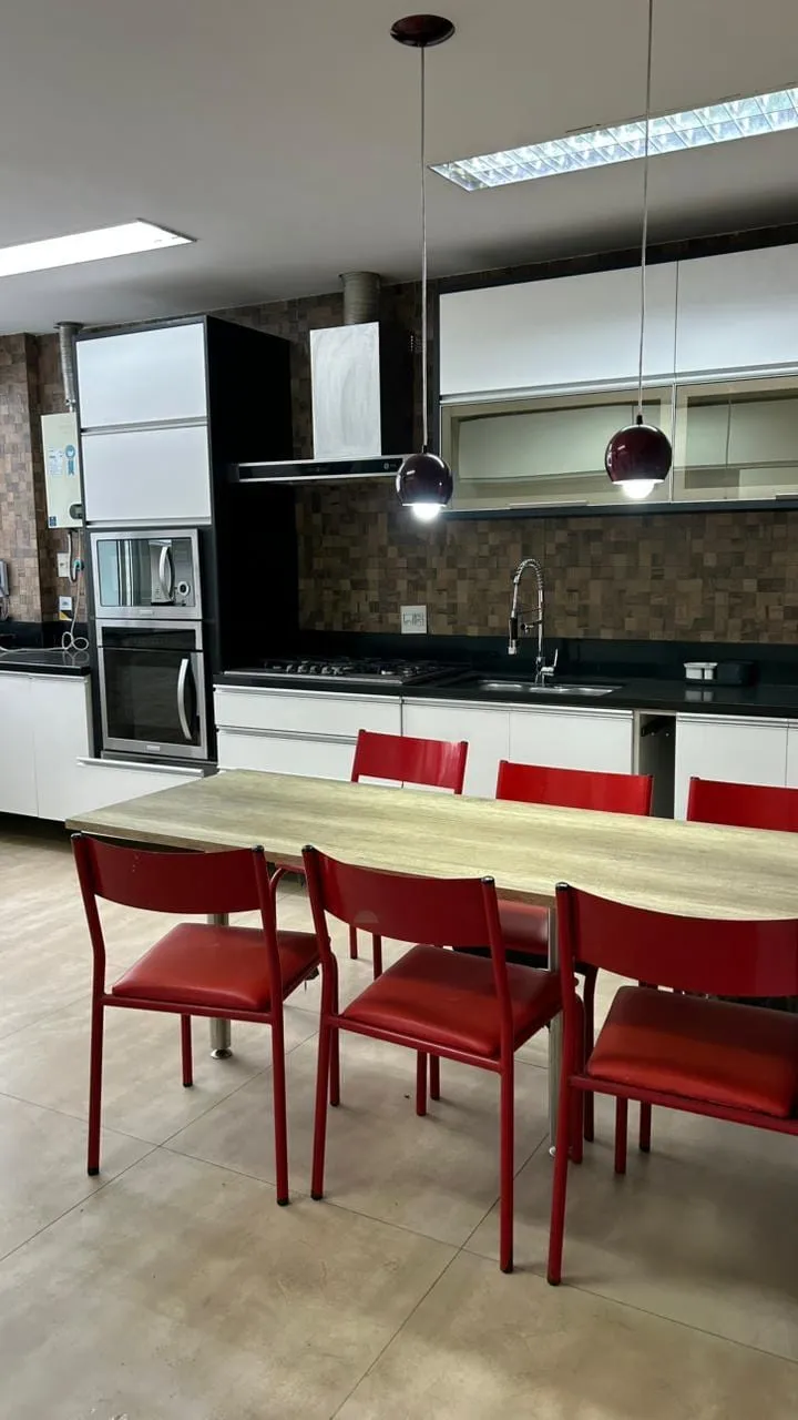 Apartamento com 5 quartos e varanda fechada com vidro — photo 18