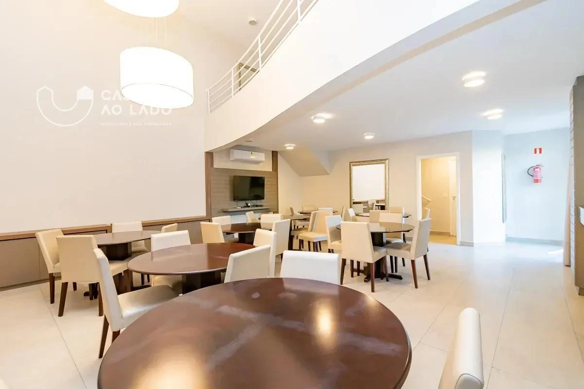 Balcony with a grill in a 3-bedroom house, 264 m² — photo 46
