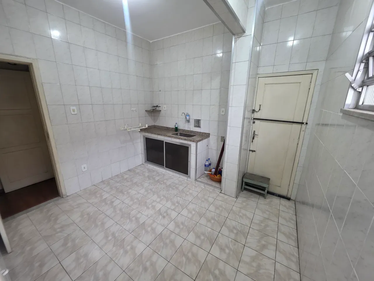 Apartment, 90 m², with wood or laminate floors — photo 25