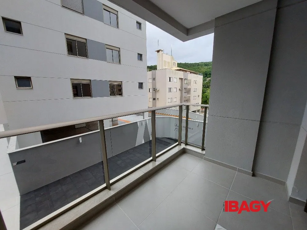 Apartamento de 2 dormitorios con balcón y parrilla — photo 24