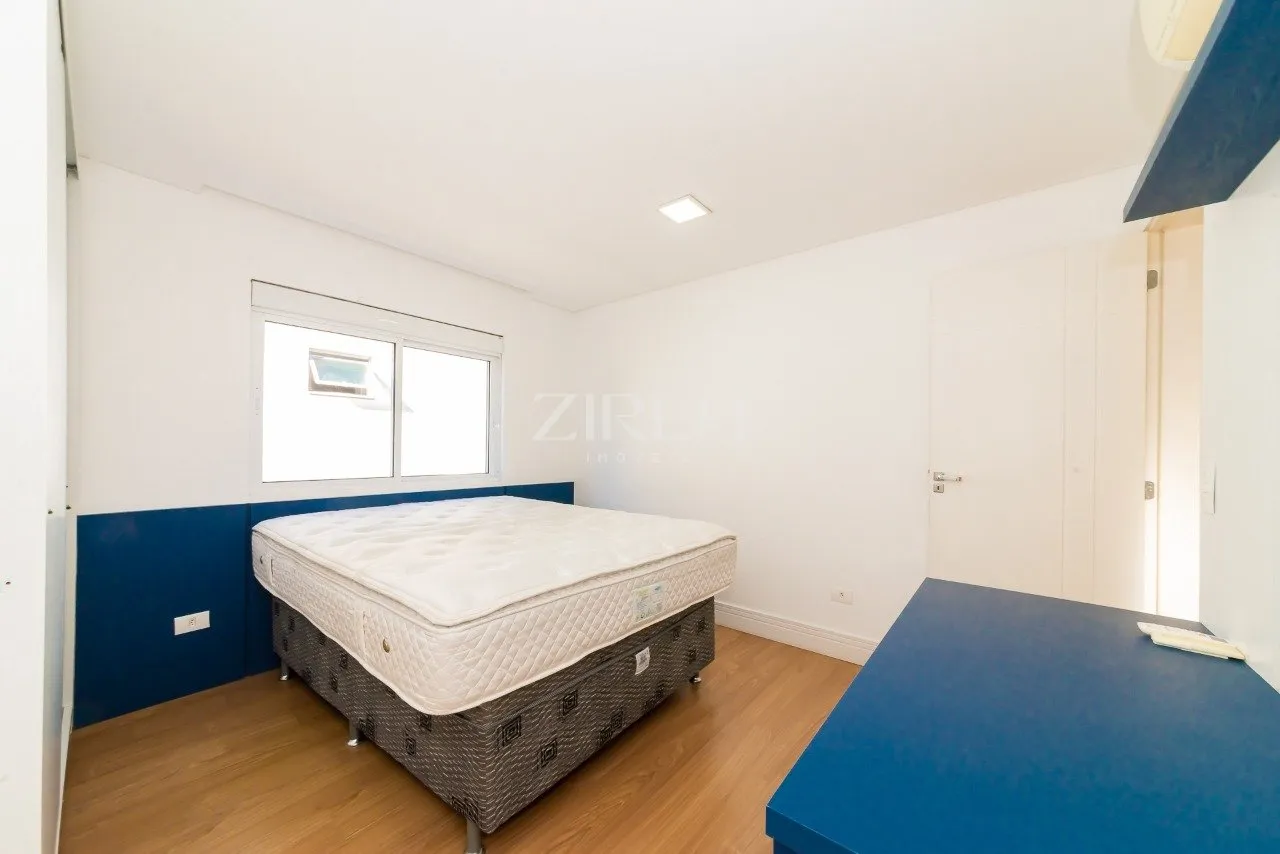 4-bedroom house with private garden — photo 23