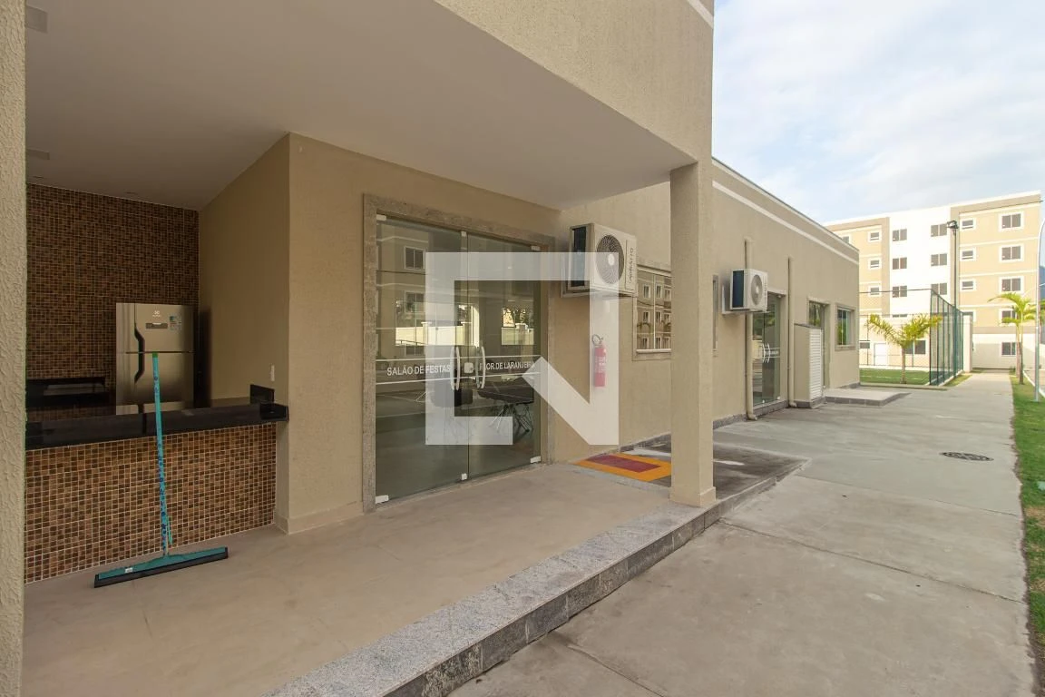 2-bedroom apartment in a building with a pool — photo 54
