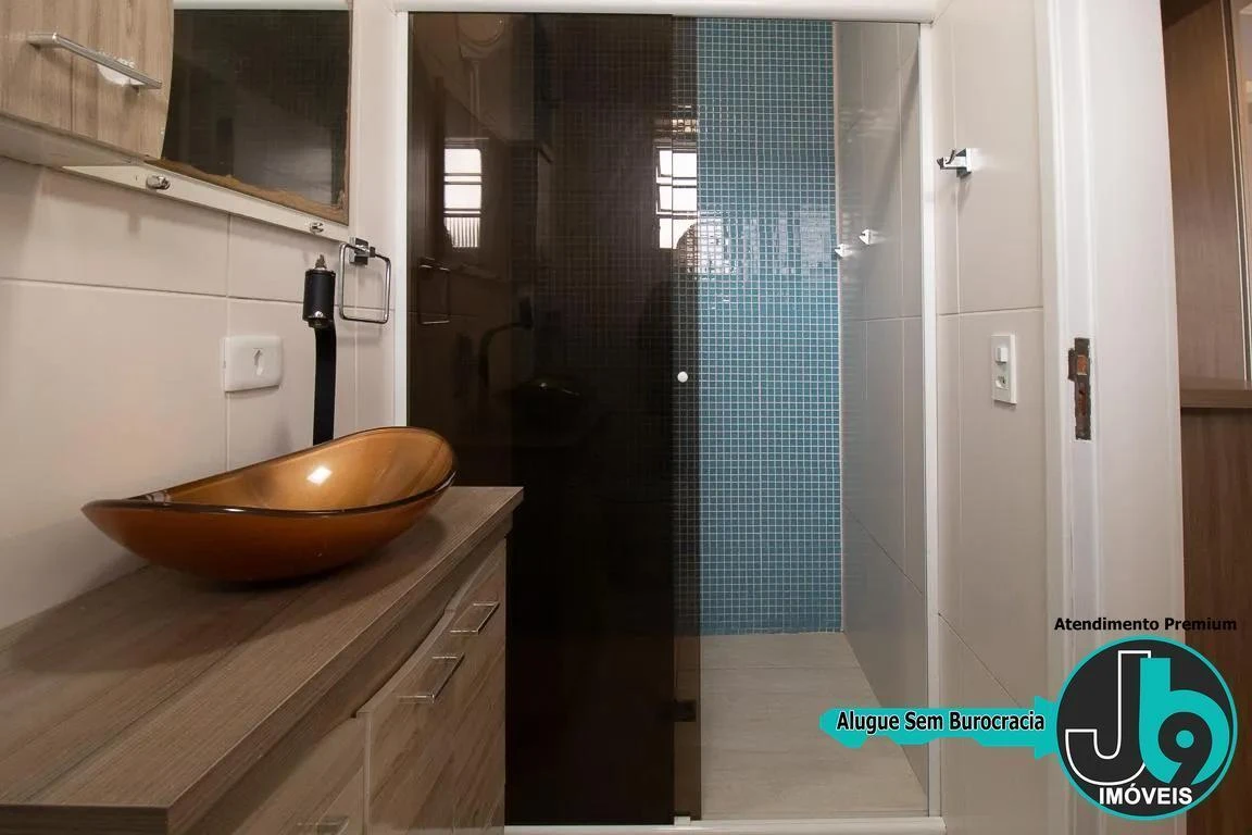 212 m² house with a home office and a glass-enclosed balcony — photo 33