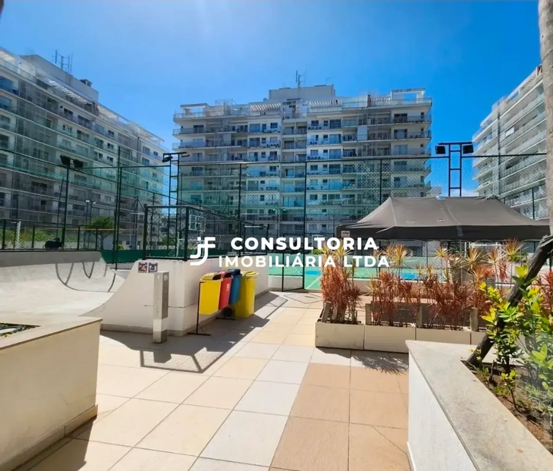 Unfurnished apartment with air conditioning and 3 bedrooms — photo 40