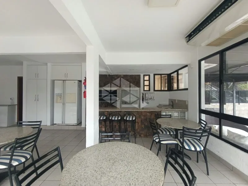 Balcony with a grill in a 3-bedroom apartment, 80 m² — photo 11