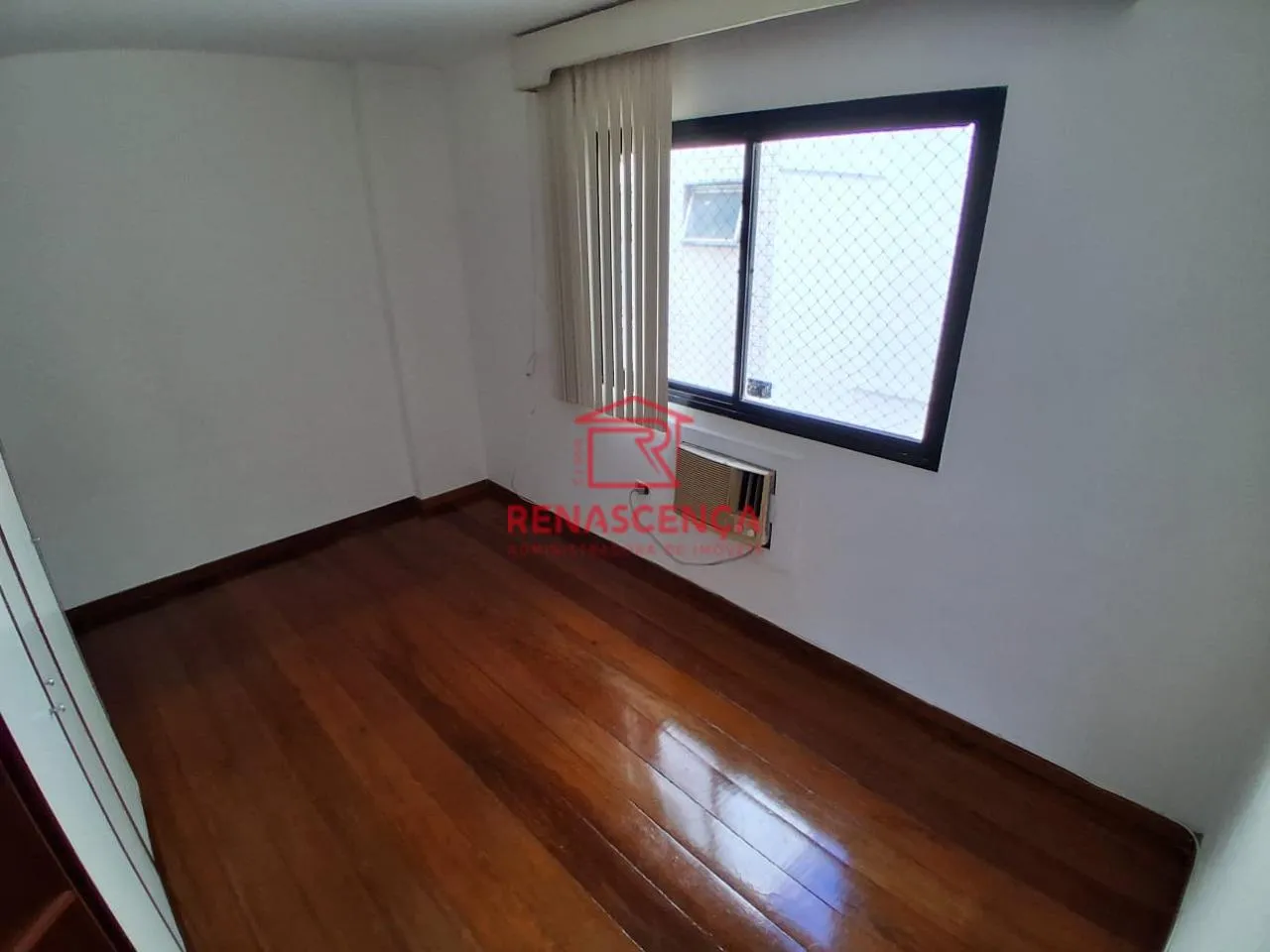 Apartamento sem mobília com 3 quartos, piso de madeira — photo 11