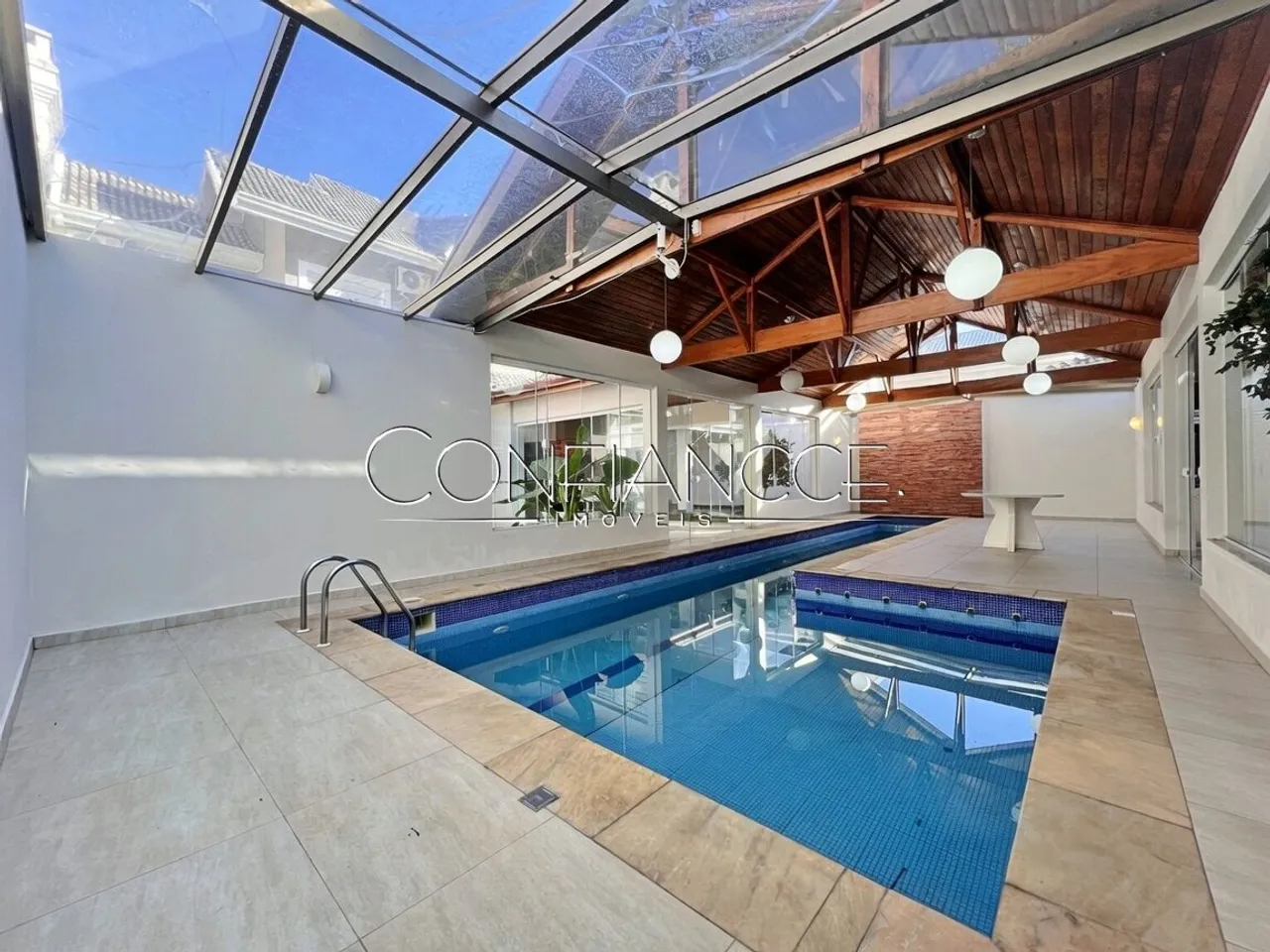 Casa em condomínio com 4 quartos e 6 banheiros — photo 4