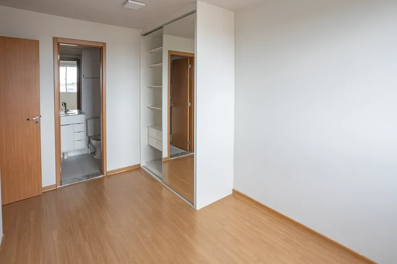 2-bedroom apartment with balcony and open-plan kitchen — photo 4