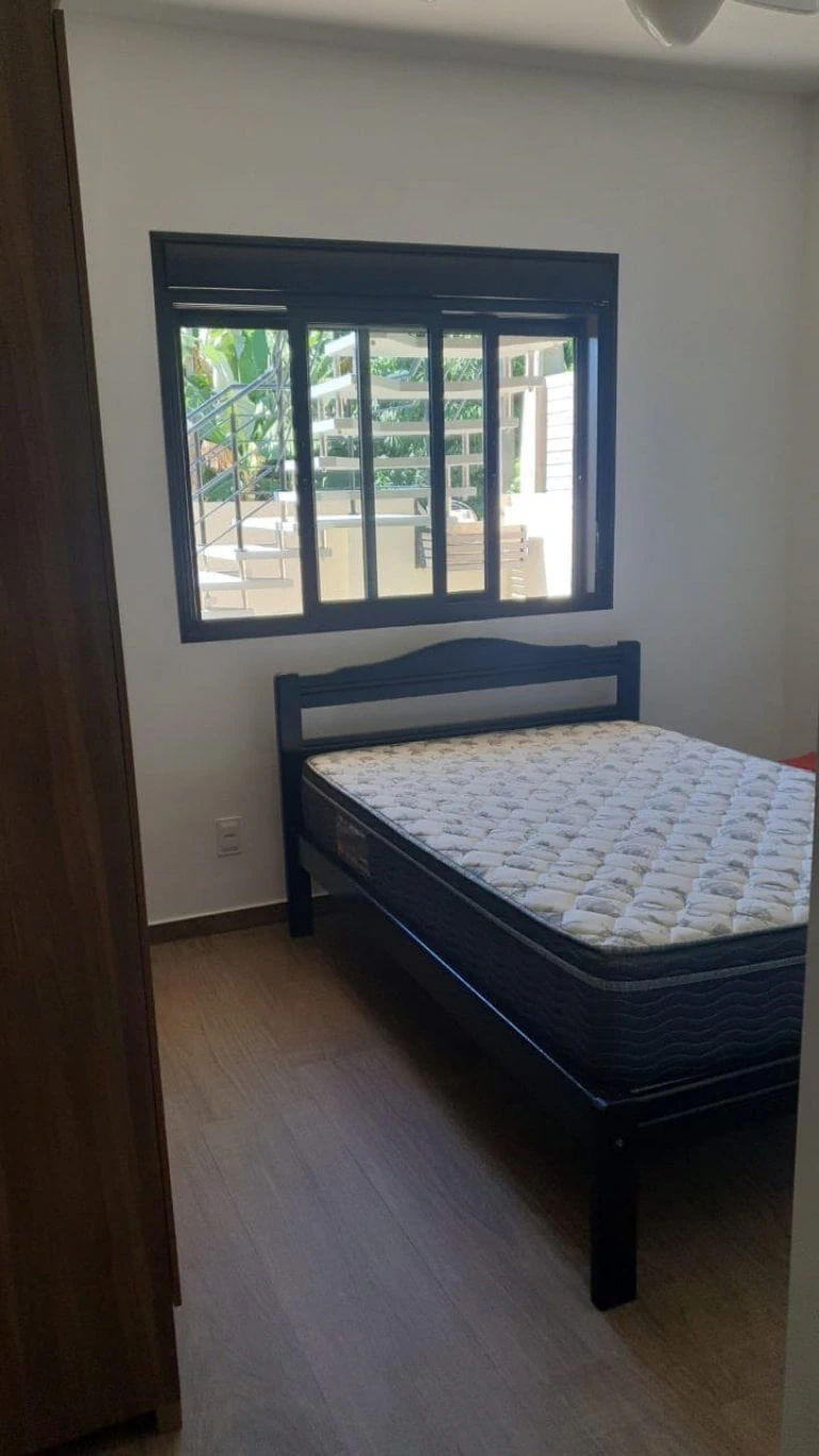 Wood or laminate floors in a 3-bedroom house, 84 m² — photo 3