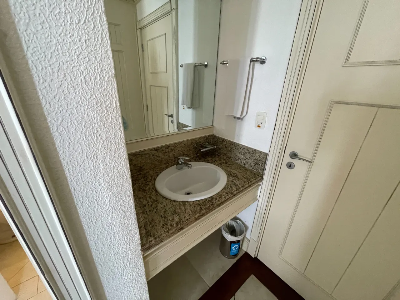 1-bedroom apartment with an open-plan kitchen, 63 m² — photo 11