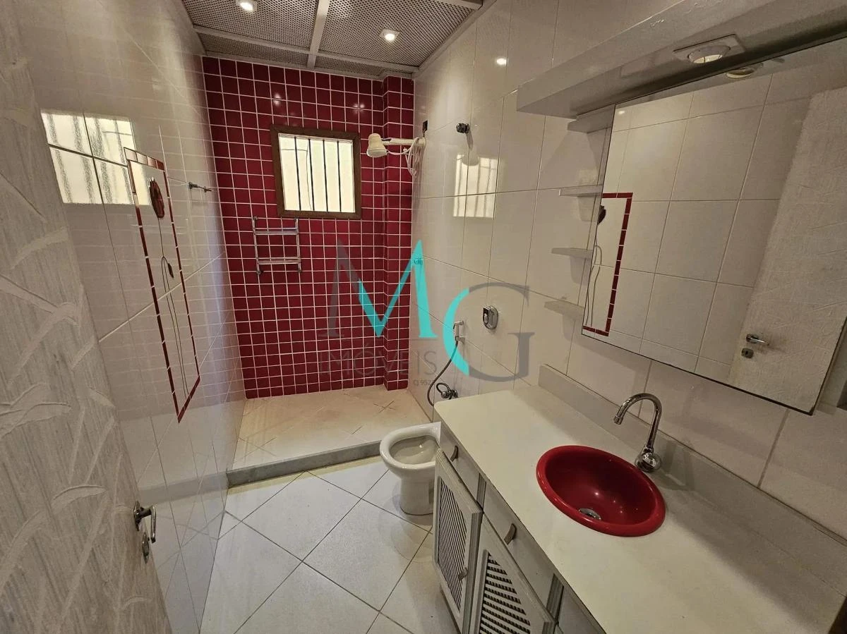 House with 4 bedrooms, 2 en-suites and 4 parking — photo 31