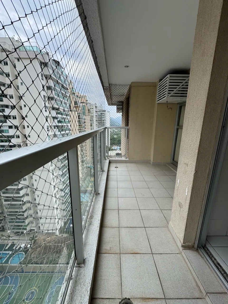3-bedroom apartment in a building with a gym — photo 13